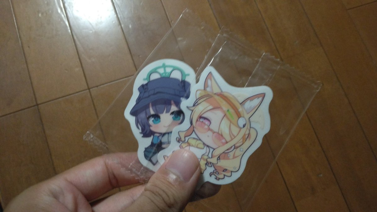 Noughtpatch110's tweet photo. そういや今日発売日やんって思って買ってみた。イタジャガ自体はうまい棒がさらに美味しくなった版。中からはサキとセイアが出てきたぞ https://t.co/DuaEGLEyNR