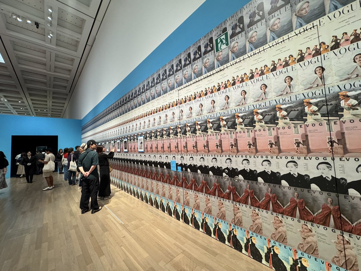 Yuji_KABA's tweet photo. 《ピカソmeetsポール・スミスー遊び心の冒険へ》に行って来ました！
16セクション全て展示コンセプトが違うから、次に進むのが過去1ドキドキして、予想・前評判を超える程楽しめましたよ！
大量の作品が残る彼の画業の変遷も知ることが出来る構成　
他にないデザインの図録も開くのが楽しい
#ピカポ展 https://t.co/UemR8kLevu