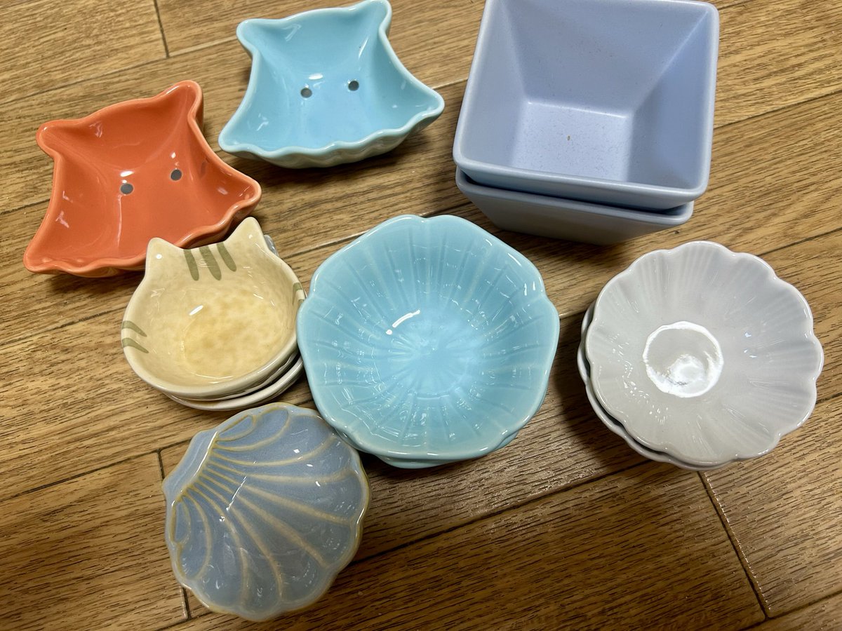 chamo0909's tweet photo. 最近、小鉢系を意識して食べるようにしてるから小鉢1〜2個ぐらい100均で買うか！と思ってSeria寄ったら今の100均すごいのね( Ꙭ)‼︎︎︎︎

脳死で次から次へとカゴの中入れてた😂 https://t.co/zk9OJmJFRK
