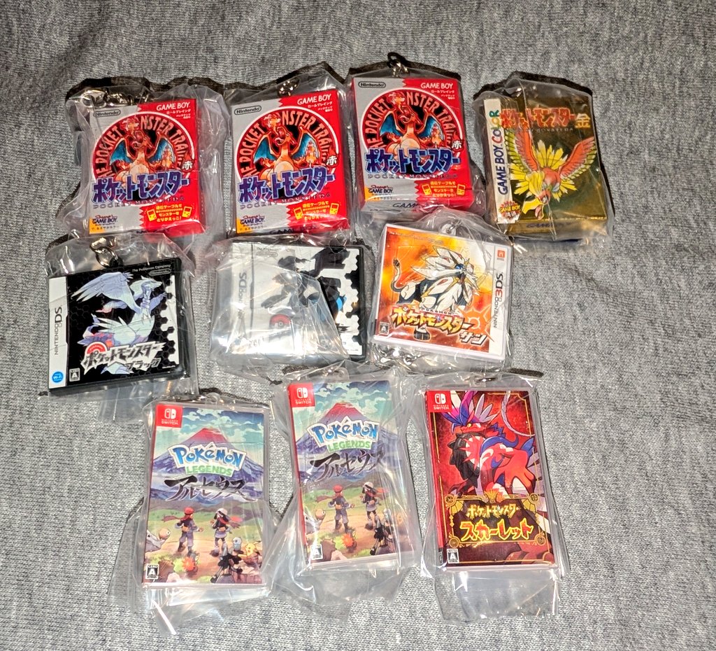sormdrm's tweet photo. 【交換】
ポケモン パッケージ&amp;カートリッジ キーホルダーコレクション

1996-2002
[譲]赤、金
[求]緑、銀、ルビー、サファイア
2006-2016
[譲]ブラック、ホワイト、サン
[求]ダイヤモンド、X、Y
2019-2025
[譲]アルセウス、スカーレット
[求]シールド、バイオレット、Z-A

※郵送取引、まとめて優先 https://t.co/PoaK5JnL1E