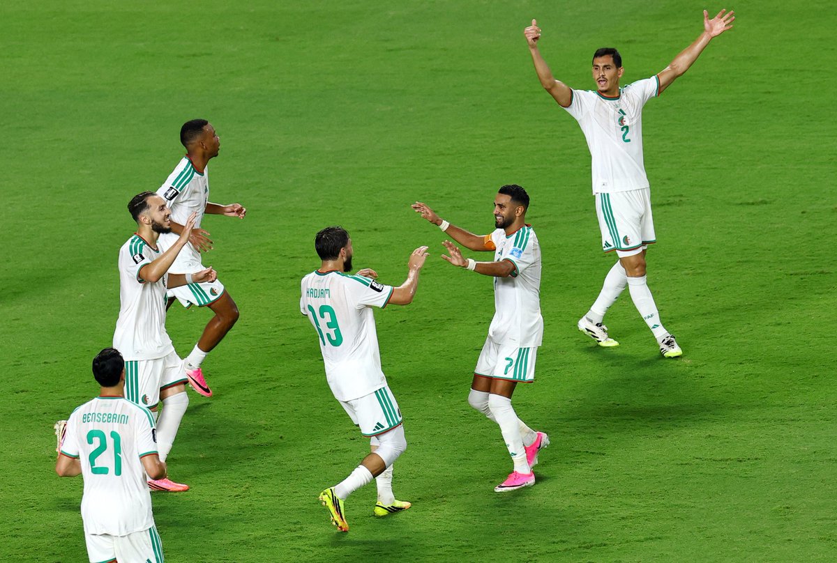 derradjihafid's tweet photo. تكتمل أركان المؤامرة في كرة القدم عندما يتواطأ منتخبان لإقصاء منتخب ثالث. أما الجزائر والنمسا فلم تتواطآ ضد أي منتخب، بل حقق كل منهما النتيجة التي تخدم مصالحه الرياضية، وهي عملية مشروعة لا تخالف قوانين اللعبة. 
ومن يبحث عن المؤامرة في كل تعادل، يتجاهل أن كرة القدم تُحسم داخل المستطيل الأخضر، لا بالتأويلات والاتهامات.