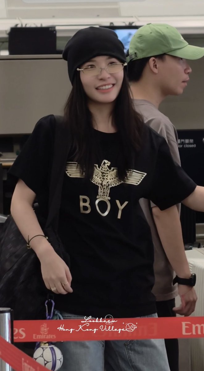 gtarbp4's tweet photo. ว่าด้วยเรื่องของเสื้อดำคนละแบรนด์แต่แฟนเหมือนเดิม อุ้ยย 🤭

: คนละแบรนด์ที่ขึ้นต้นด้วย B พ้มก็นับเด้อ(คุมโทนจ้าคุมโทนน) 

PRIDE IS ANDALOOKKAEW 29
#อันดาลูกแก้ว
#AndaLookkaew https://t.co/rzNxQPxYVA