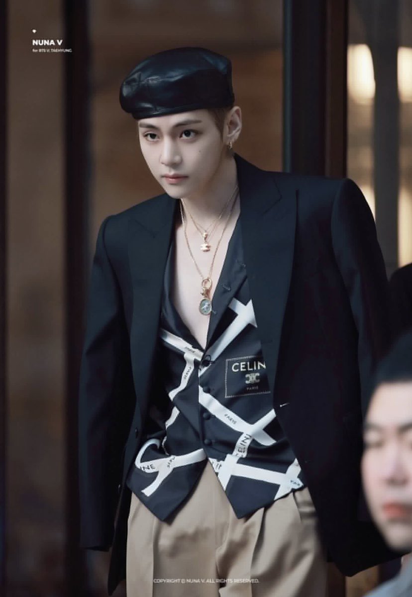 JoyceIkhide's tweet photo. @DazedKorea @bts_bighit @celineofficial Kim taehyung impact he is Celine king 👑😎
V FOR CELINE FASHION SHOW 
TAEHYUNG TAEHYUNG 
#TAEHYUNGxCELINE #CelineSS27
#VxCelineSS27 
@celineofficial https://t.co/p35VlcEU3p