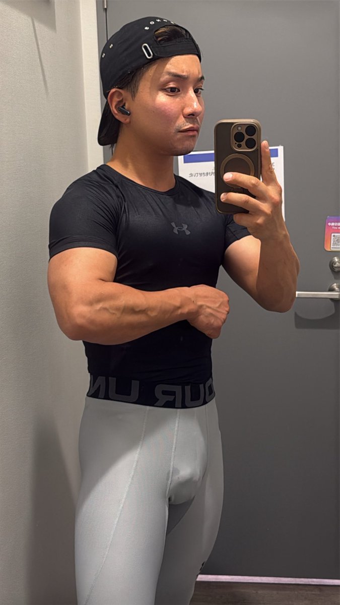 Haru_shan_fit's tweet photo. 海外からやっと欲しかったアンダーアーマーのグレータイツ届いたけど
履いたら変態になった https://t.co/k1kv5ZD5M4