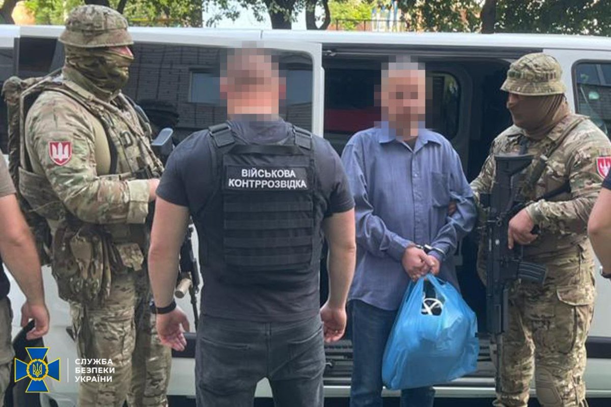 tvtoront's tweet photo. СБУ викрила 8 агентів рф на підпільній реєстрації Starlink для росіян. 

Фігурантами є мешканці різних регіонів України віком від 18 до 44 років. 

Вони реєстрували Старлінки на свої імена і передали відповідні реквізити кураторам з рф.

Тепер їм загрожує від 10 років тюрми до довічного позбавлення волі з конфіскацією майна.