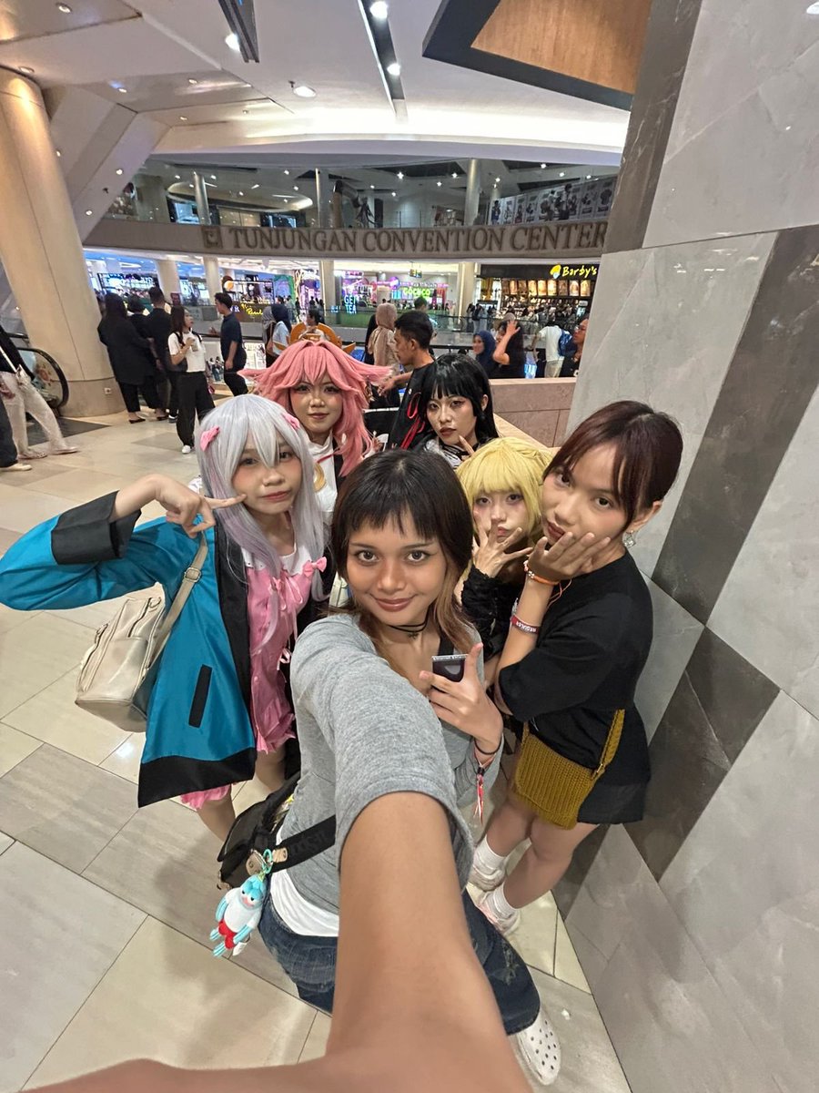 nethachann's tweet photo. Otsuyosa Surabaya😍🫶🏻

otsyu chibicon D1 D2, seneng banget ketemu banyak org miss u so much guisss... energiku langsung full trus ><

makaciw yah atas supportnya dari awal sampe akhirnya bisa tembus chibicon 🥺

gimana suka gk ishou barunya? aku ungu guis💜

dah intinya lopyu all https://t.co/8v6J2brVPp