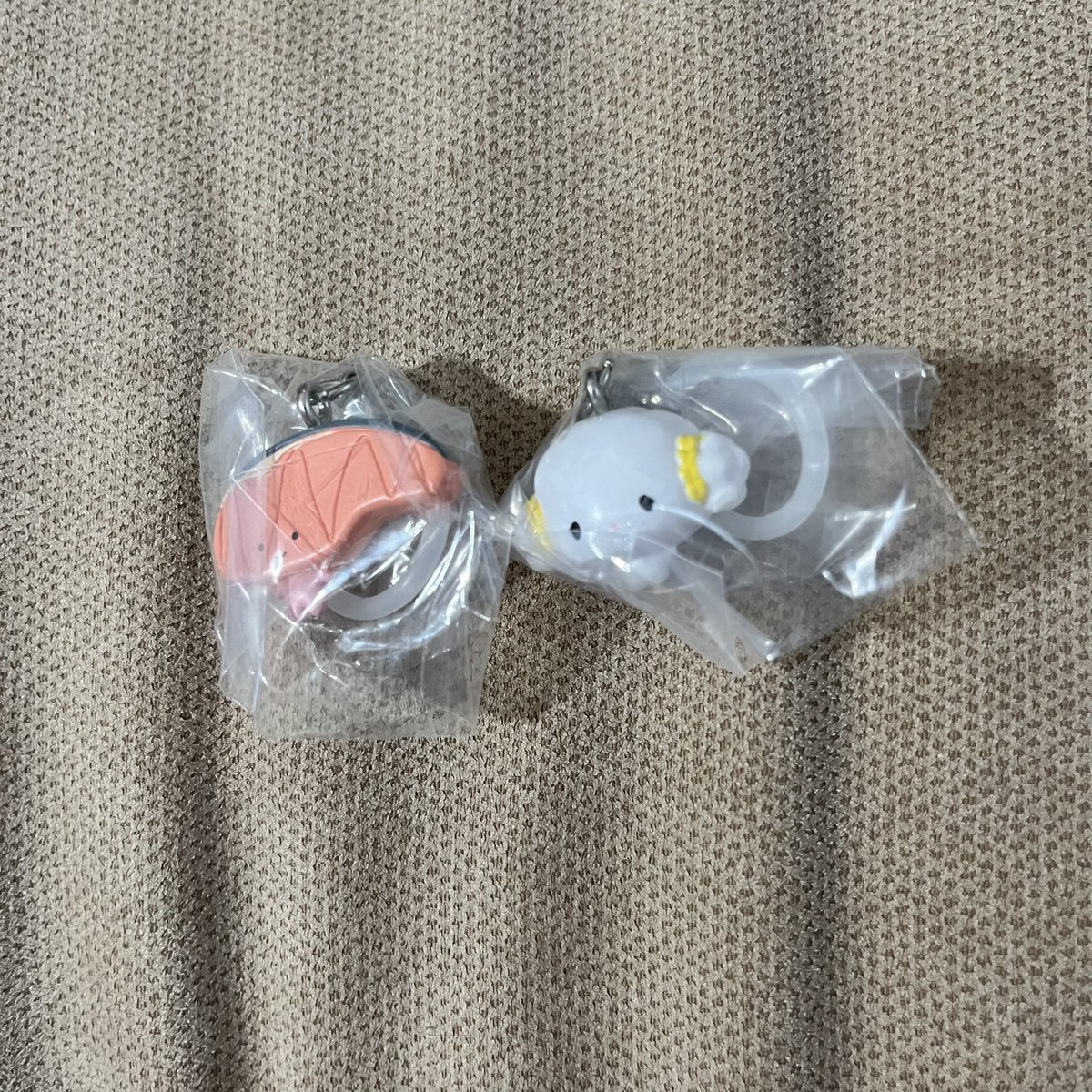 gpwtjpmdg's tweet photo. @xxx

サンリオ オールスター めじるしアクセサリー 交換

譲: KIRIMIちゃん・こぎみゅん

求: 同異種チャーミーキティ・けろけろけろっぴ(2枚目)

郵送交換希望  場合により2:1も可能◎ https://t.co/XvYlmNb6sY