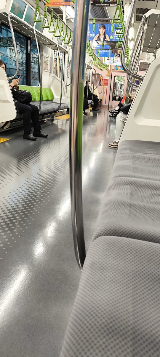 mingzi330's tweet photo. 平日夕方の山手線ってこんなに空いてるのー？現在、御徒町駅。

#JR東日本
#山手線
#大人の休日倶楽部パス https://t.co/75tpzpMYy9