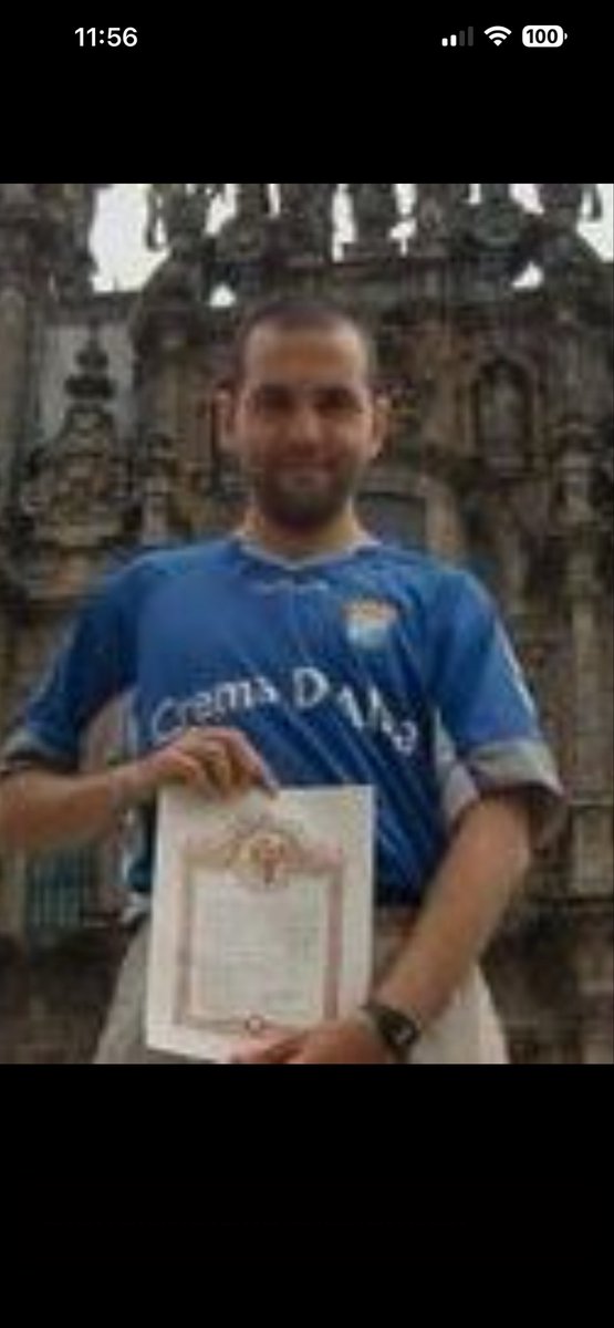 TheSaaree's tweet photo. Este personaje llamado Gabriel se esta dedicando a vender absolutamente todos los freebies que recibió en el concierto, Gabriel es un puto rata de mierda https://t.co/OKFab8zobp