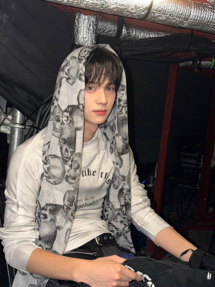 oportaylor's tweet photo. ngaku aja gasi kak?? elu istrinya bos tambang itu kan???? yang kerjaannya duduk manis ngerumpi bareng ibu-ibu komplek bsd yang pusing ngabisin duit suaminya https://t.co/t2GYypZhv0