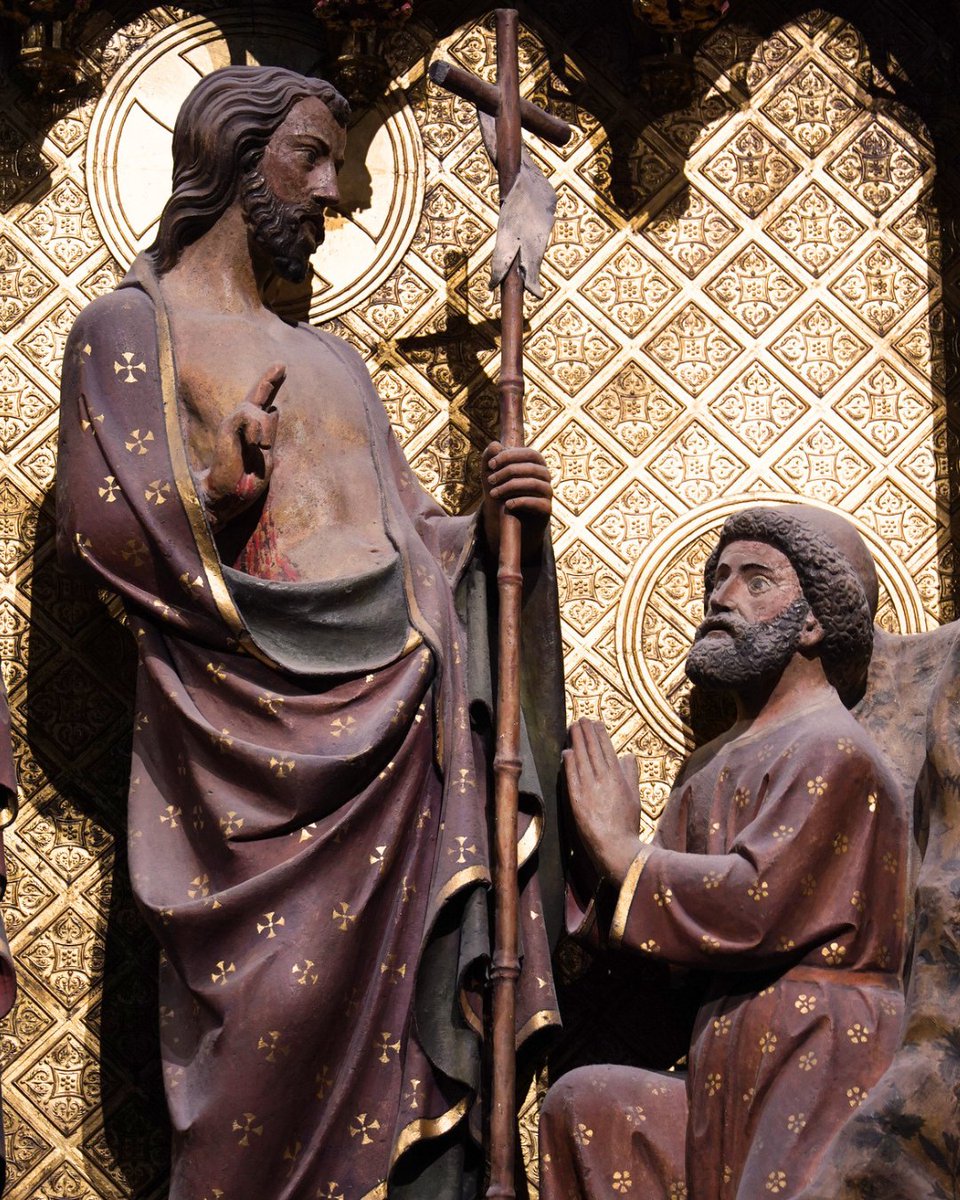 notredameparis's tweet photo. ⛪ Aujourd’hui, nous fêtons Saint Pierre et Saint Paul, deux piliers de l’Église que la Tradition a toujours fêtés ensemble. 

🪨 Pierre fut la « pierre » sur laquelle l’Église a été édifiée, et le guide du troupeau de Dieu.

📖 Paul fut un fervent prédicateur de la parole dans tout le monde méditerranéen, l’un des premiers missionnaires de l’histoire.

🙏 L’Église les fête le même jour dans la mesure où tous les deux sont complémentaires, liés par l’Évangile dont ils furent dépositaires. L’Église catholique romaine, c’est l’Église de Pierre et de Paul, l’Église des témoins directs des fruits de la vie du Seigneur.

👉 Le 29 juin est aussi le jour de la fête des prêtres, qui guident et accompagnent la communauté chrétienne. Ainsi, chaque année, les ordinations ont lieu à proximité de la fête des Apôtres saint Pierre et saint Paul.

✨ « Un seul jour est consacré à la fête des deux apôtres. Mais eux aussi n’était qu’une seule chose. Bien qu’ils aient été martyrisés en des jours différents, ils étaient toutefois une seule chose en Christ » Saint Augustin

#notredame #notredamedeparis #saintpierre #saintpaul #eglisecatholique