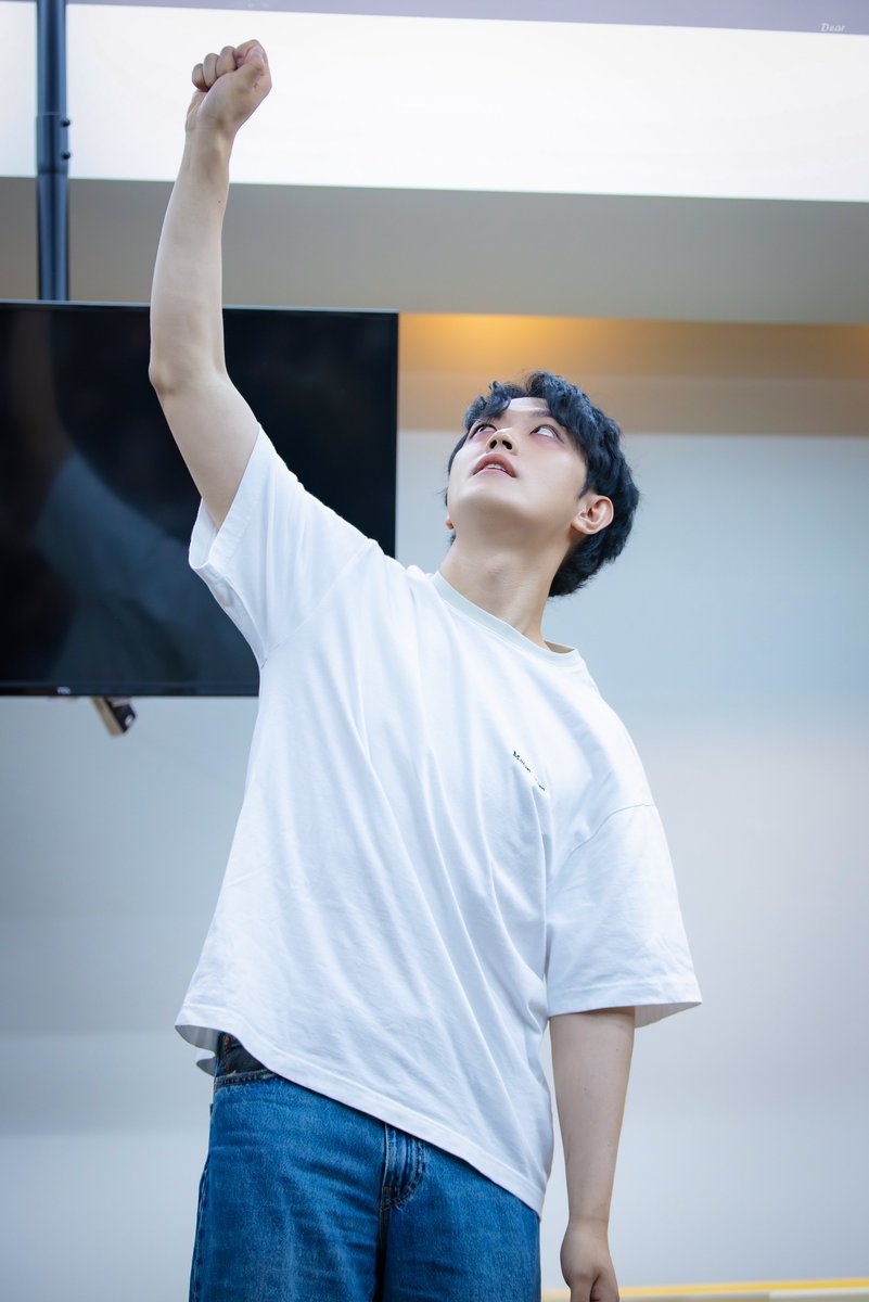 Dear_pic's tweet photo. 260628 <종의 기원> 퇴근길 
변희상 

포타 전능시 한장면 해주다가 갑자기 과몰입 되어버림(😱 https://t.co/RnzR1z1r8C