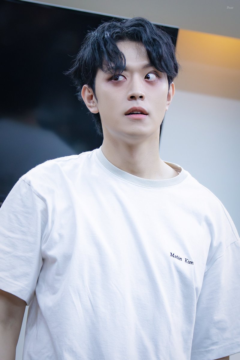 Dear_pic's tweet photo. 260628 <종의 기원> 퇴근길 
변희상 

포타 전능시 한장면 해주다가 갑자기 과몰입 되어버림(😱 https://t.co/RnzR1z1r8C