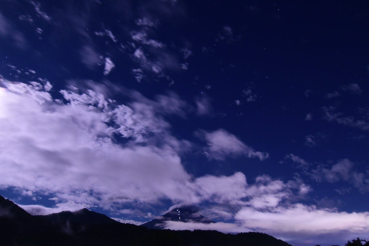 fujigokokankou's tweet photo. 月明りの夜。一瞬の富士山。山小屋の灯がともり夏山の準備が進みます。 撮影日:2026.06.27 #富士山 #富士吉田市 #富士五湖 #山小屋の灯 #夏山シーズン到来 #fujiphotospots #fujiyama #fujisan #mtfuji #mtfujiphoto #fujifivelakes #japan_daytime_view https://t.co/JDhfB6kfS9