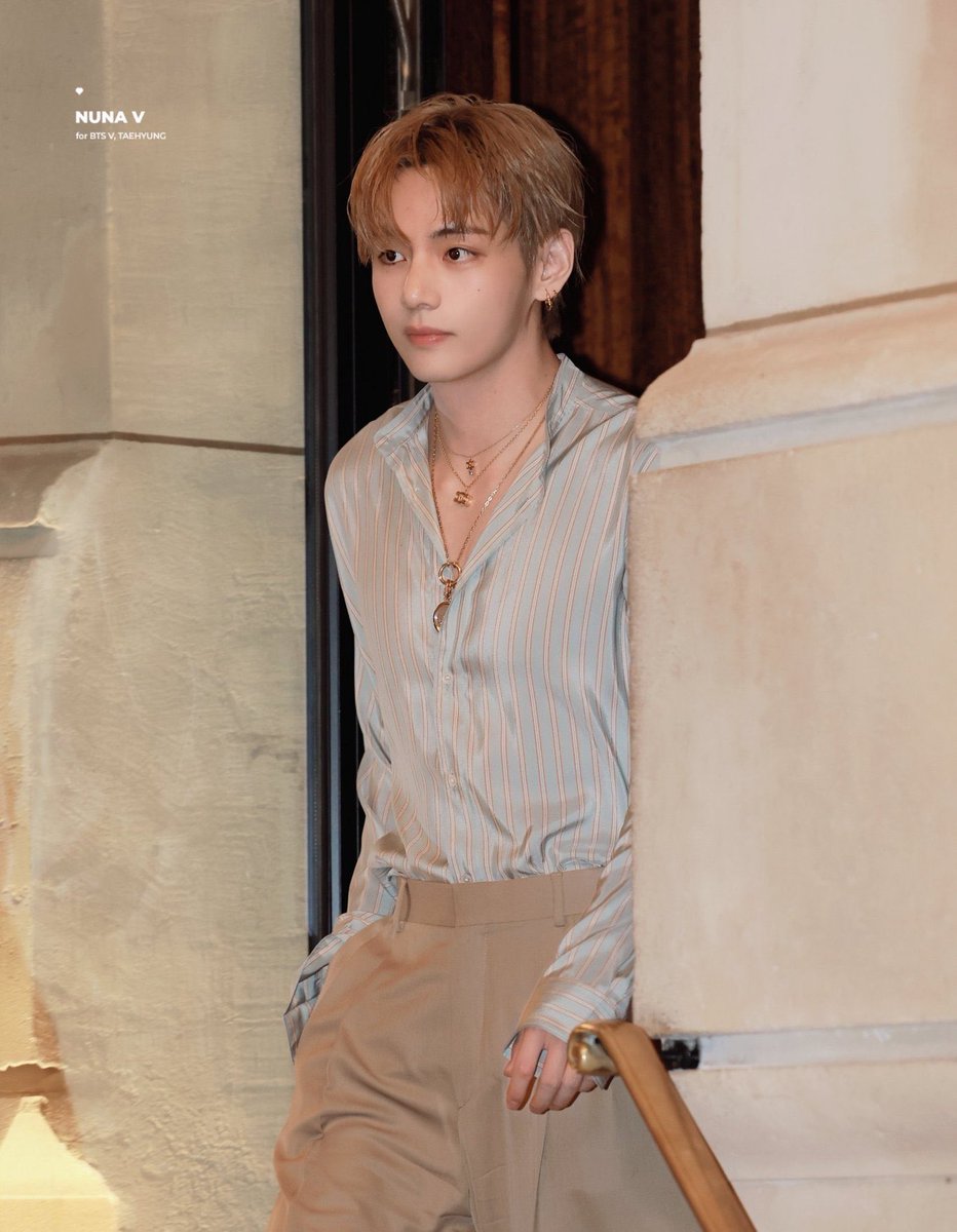 sceneryforthv's tweet photo. we still have time. let's do everything we can for taehyung. drop the tags pls!! 

V FOR CELINE FASHION SHOW 
TAEHYUNG TAEHYUNG 

#TAEHYUNGxCELINE #CelineSS27
#VxCelineSS27 @celineofficial https://t.co/aCyhhMPoKp