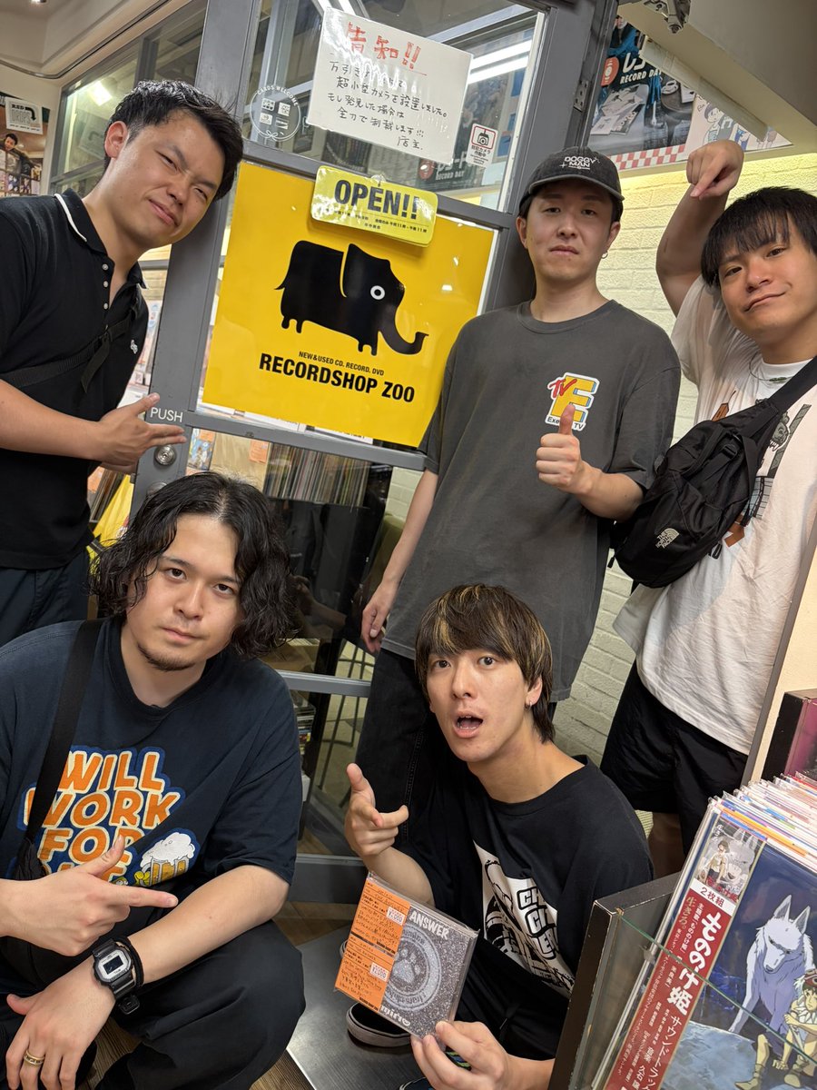RECORDSHOPZOO's tweet photo. umino来店ありがとうー🐘

音源、絶賛発売中💿
https://t.co/1OPiDSvWCK

今日はツアー名古屋編でザイオン！
出番は遅めというかツアーなんで察してくれとの事！笑
まだ全然間に合う！ぜひ！ https://t.co/ZGLausbZpo