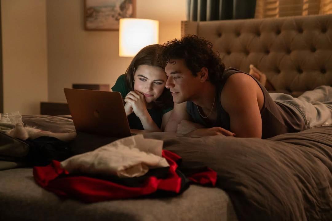 justprommie's tweet photo. This is your sign to rewatch Off Campus. 🥹❤️ Garrett and Hannah's chemistry deserves another watch. 🍿 https://t.co/7uoz8FBJuc