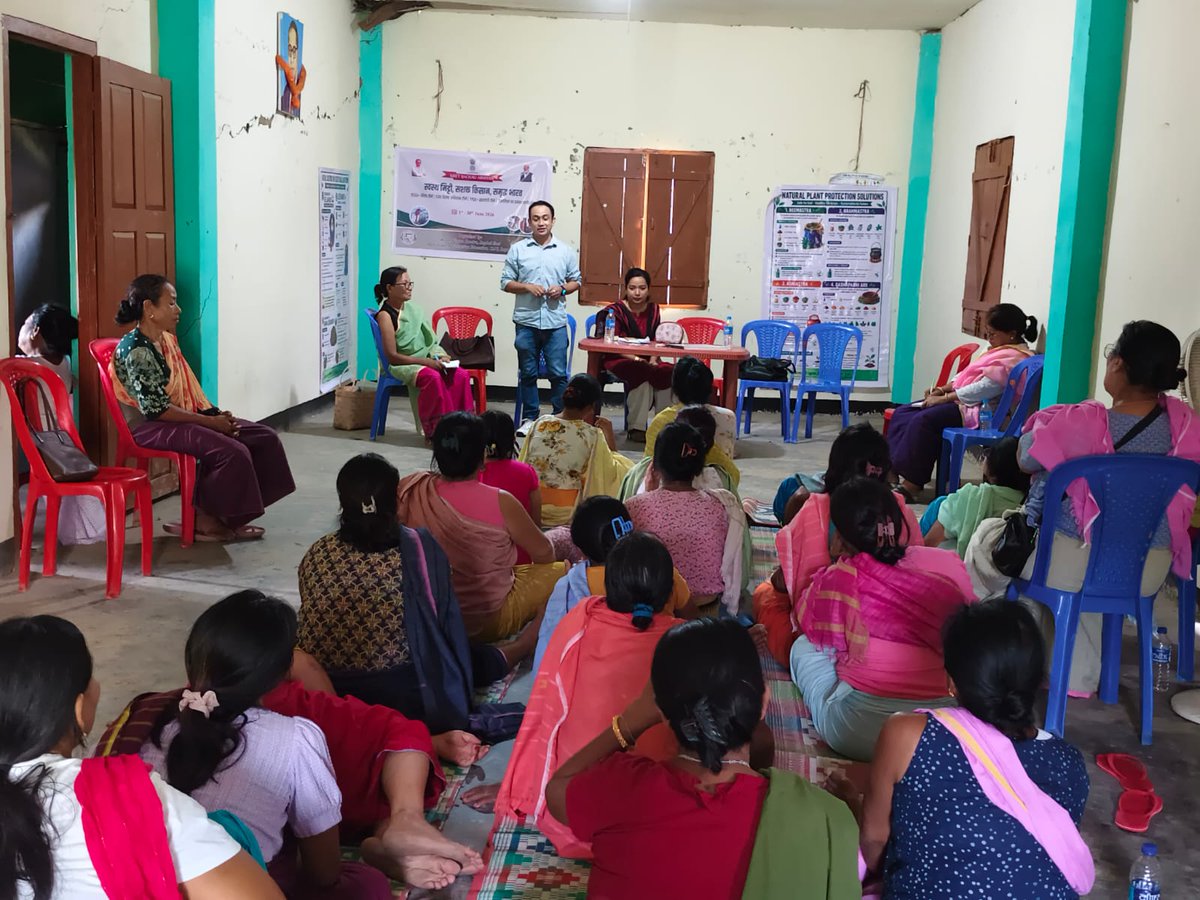 EastKvk's tweet photo. Khet Bachaao Abhiyan Day 27 &amp; 29 : Awareness on Natural Farming, Green Manuring, vermicomposting, crop protection measures, sustainable soil health through vermicomposting at Kangla Sangomshang, Kangla Siphai, Changamdabi &amp; Andro.
#ICAR 
#KhetBacxhhoAbhiyan
#BalancedFertiliserUse https://t.co/YC6Yir24SU