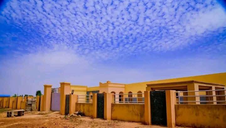TrackaNG's tweet photo. N198m was allocated to the Construction of a Veterinary Hospital Dutse, Jigawa state in the 2024 State budget. 

We tracked and report that this project has been completed and awaiting commissioning.

We implore MINISTRY OF LIVESTOCK, the implementing agency to facilitate the commissioning of this facility for use.