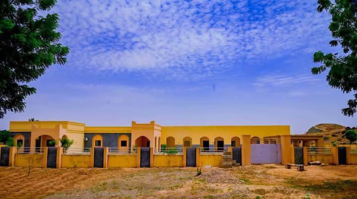 TrackaNG's tweet photo. N198m was allocated to the Construction of a Veterinary Hospital Dutse, Jigawa state in the 2024 State budget. 

We tracked and report that this project has been completed and awaiting commissioning.

We implore MINISTRY OF LIVESTOCK, the implementing agency to facilitate the commissioning of this facility for use.