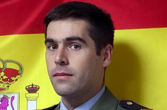 _ATME's tweet photo. Desde la Asociación de Tropa y Marinería Española @_ATME lamentamos profundamente el fallecimiento del cabo Edgar Mallo Baena.
Trasladamos nuestro más sincero pésame y todo nuestro apoyo a su familia, compañeros y amigos en estos momentos tan difíciles. D.E.P. 
#ATMEactua #FAS https://t.co/fP7L4kEtub
