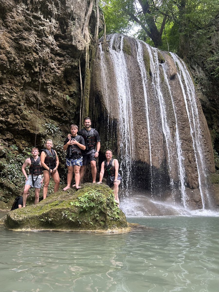 J_Fernandes93's tweet photo. Hikes &amp; Waterfalls 🇹🇭 https://t.co/tb3e3mjXPY