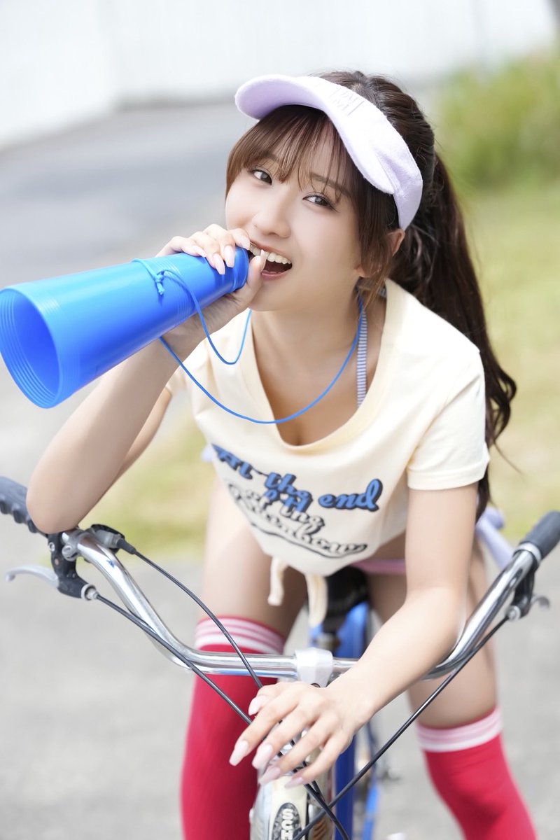 YKBULL's tweet photo. ╱  
森脇梨々夏×ヤングキングBULL
オンラインサイン会開催決定！📣
╲

ヤングキングBULL 15号の表紙記念として、オンラインサイン会を開催いたします✨️

👤 #森脇梨々夏 さん (@moririka_0508 )
🗓 7/7(火) 19:00～(予定)
📍 ヤングキングBULL YouTubeチャンネル

【予約開始】6/30(火) 19:00〜
https://t.co/ysQBE7LUOI