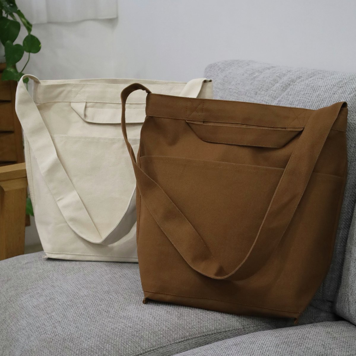 muji_net's tweet photo. 手提げやショルダーバッグとして使える、使い勝手の良い2WAY仕様のトートバッグです。

https://t.co/Wf1OWvERWa https://t.co/4l2jhSZBPa