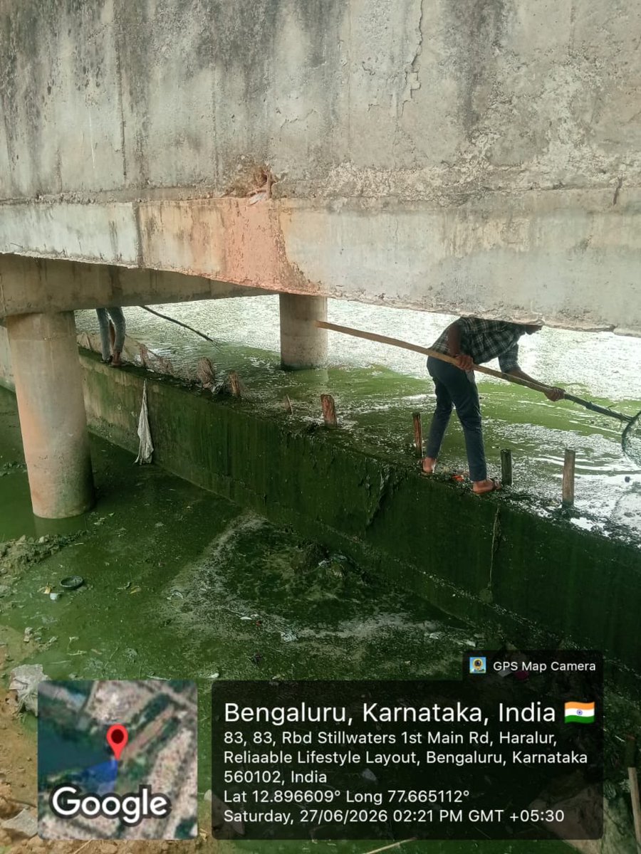 HaraluruLake's tweet photo. On the brink of a major collapse #haraluruLake 
Fully contaminated by sewage inflow. Algae bloom &amp; the aquatic life has completely been destroyed! The stench from the lake is getting unbearable by the day.Please help🙏
@bwssbchairman @Chairman_KSPCB @osd_cmkarnataka https://t.co/z7iFNHlkNS