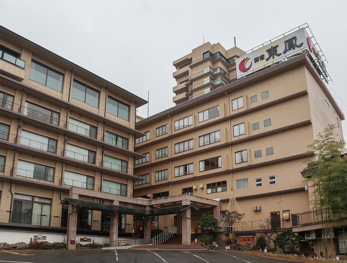 viewtabi's tweet photo. ＼ 会津の景色と味を楽しむ温泉宿♨ ／

≫≫東山温泉「御宿 東鳳」

会津若松駅からバスで約15分。標高約300メートルの高台ならではの開放感が魅力の大浴場からは、会津の景色を堪能できます✨
会津らしい料理が数多く並ぶビュッフェはどれから食べようか迷う時間さえも楽しい！ https://t.co/xTQ6fNh1u7