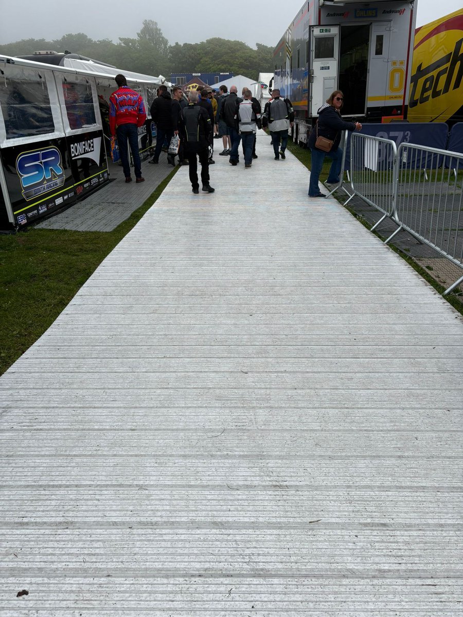 mattingtheworld's tweet photo. Finishing the month in all this wonderful sunshine is great but it was only 3 short weeks ago that Aluminium Rolls made and supplied by us were rescuing the situation during extremely bad weather at the Isle Of Man TT during raceweek.
#IOMTT #trackway #Aluminiumrolls #events https://t.co/Lb3mhvmIfi