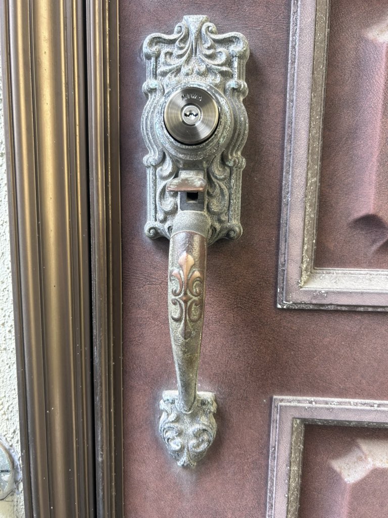 maimatsubara110's tweet photo. 福岡市博多区博多駅前で
MIWAディスクシリンダーから
MIWA U9へシリンダー交換🔑

✅15,400円（税込）
✅純正キー3本付き
✅防犯性能アップ

古い鍵の交換もお気軽にご相談ください😊

#福岡 #鍵交換 #MIWA #鍵屋 https://t.co/4hBCYBDc2J