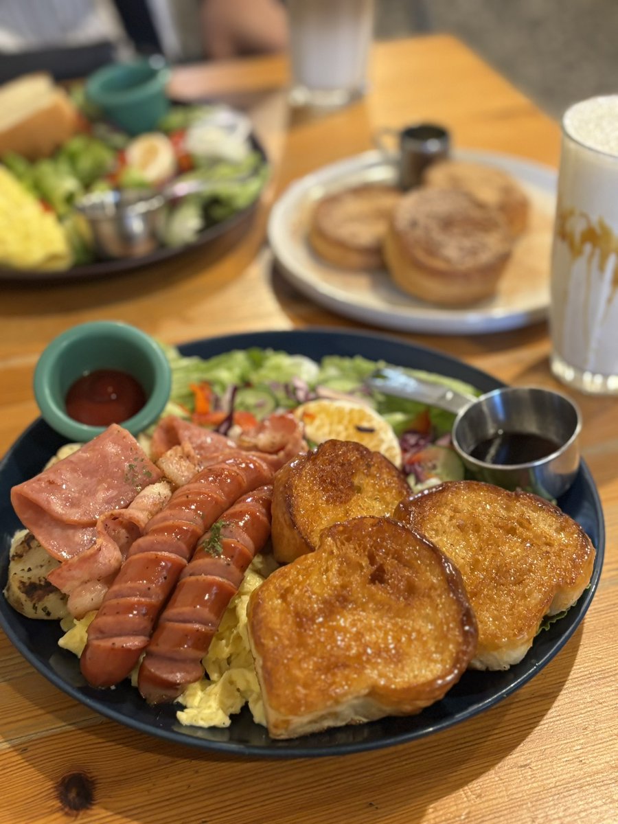 fernandaaaa_01's tweet photo. 💚
Woke up early for Tree Child brunch! It's absolutely insane – best brunch in Taichung bar none!!!!
You have to get the Bistro Party plate. The honey toast is super crispy and ridiculous good 🥺
And it's under $300 per platter, so cheap and generous 😭
Big respect for thi https://t.co/nv95uX2USn