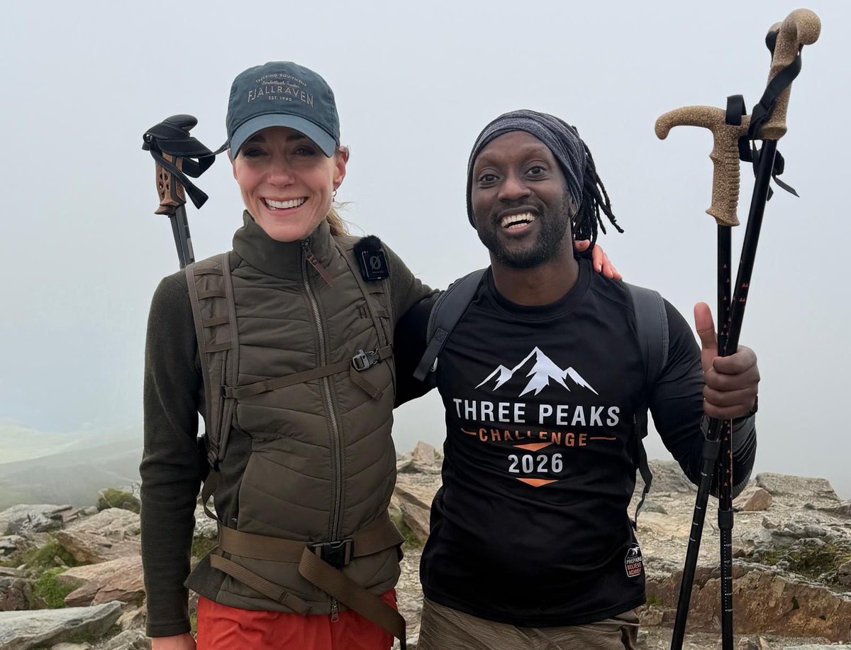 tokkianami's tweet photo. Such a great photo of the Princess of Wales with a fellow climber on the summit of Mount Snowdon this weekend ⛰️🏴󠁧󠁢󠁷󠁬󠁳󠁿

 Catherine is so beautiful!

📸 Hubert Mensah https://t.co/DrUL1AJrUK