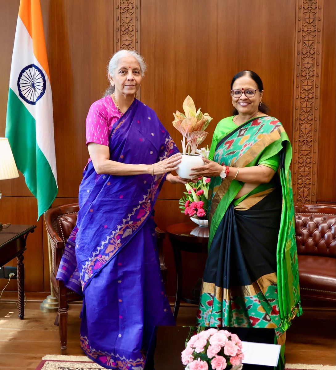 nsitharamanoffc's tweet photo. Ms Girija Subramanian, Chairman-cum-Managing Director - The New India Assurance Co. Ltd (@NewIndAssurance), calls on Smt @nsitharaman. https://t.co/rBgQQSSsjf