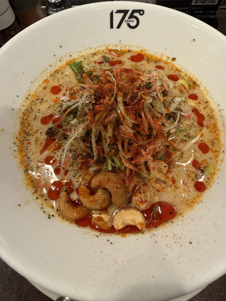 Cy6er's tweet photo. 175°DENO担担麺！
冷やし汁あり担担麺しびれ30フリ！
冷やしを食べたのは初めてかもしれない。
チーズが溶けないんだけど、逆に風味がしっかり薫って美味しかったです！
ごちそうさまでした！ https://t.co/ZncWidHt3x