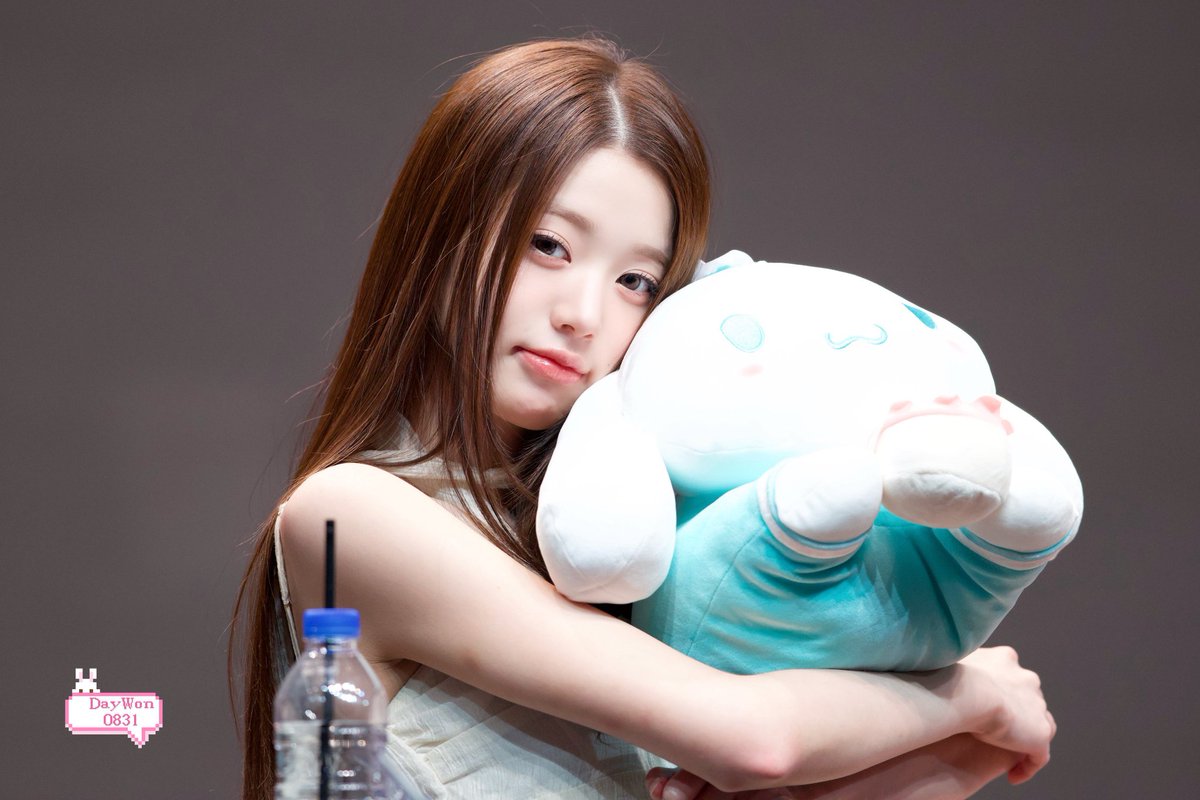 @LuckyVickyWonyoung tweet media