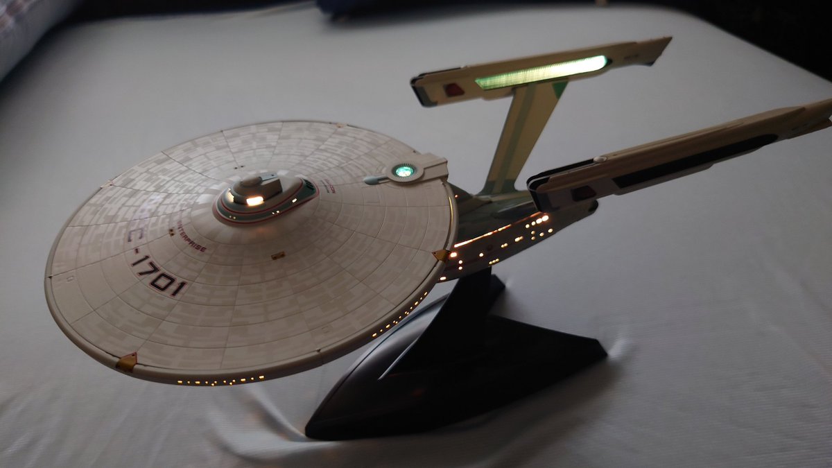 razgriz42's tweet photo. その1
スター・トレックシリーズ第3番艦。
USS-ENTERPRISE  NCC-1701
完成にて！
過去のシリーズと👏
※コレは、あくまでも自己満足の世界である。 https://t.co/YKC4FTJOvY