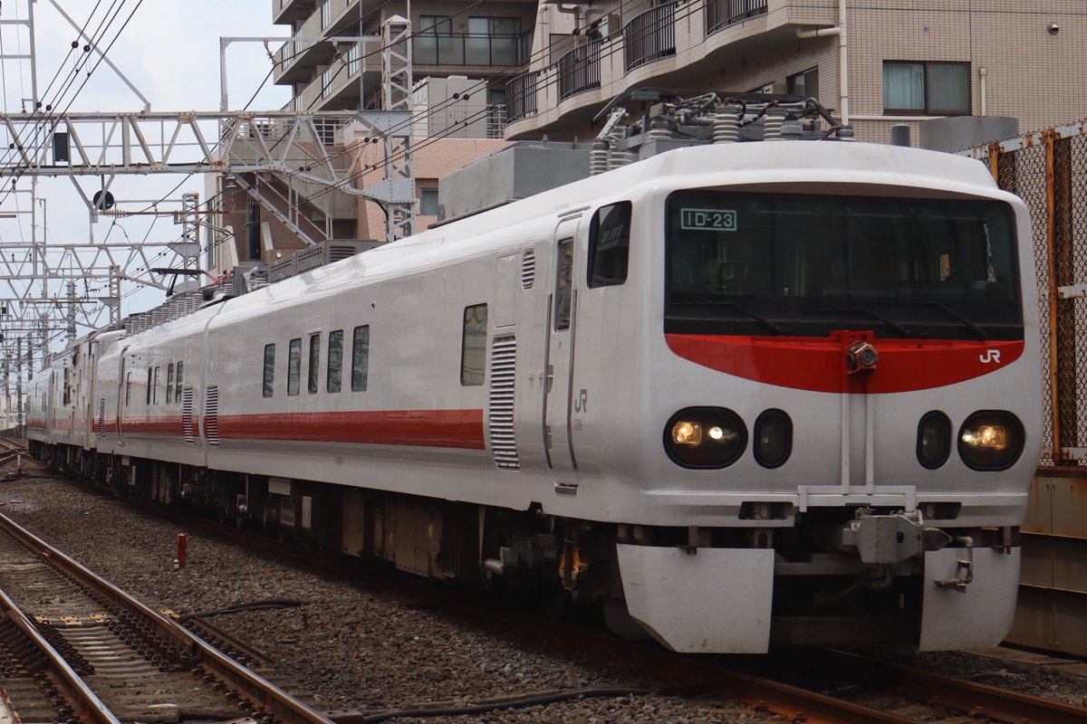 SHc606's tweet photo. #6月を写真4枚で振り返る 
休日に出かける気力が完全に無くなった
ノイズが酷すぎる https://t.co/5X305hyKVc