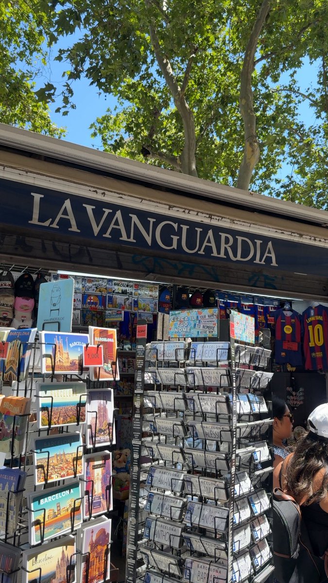 chelseanorman_'s tweet photo. ada yang mau nitip jersey barca gak https://t.co/hLByhz75d8