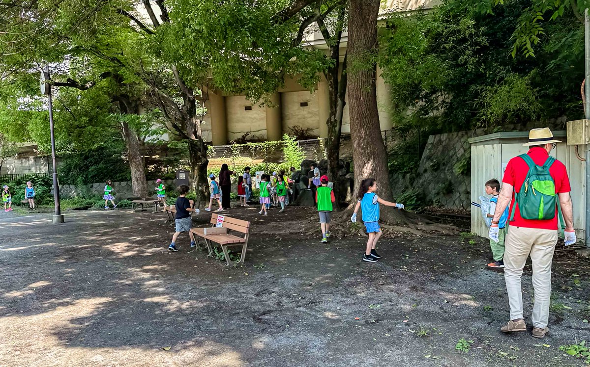lfitokyo's tweet photo. 環境活動 🌿
#東京国際フランス学園 のCE2 CとCPAが今年度最後の地域清掃を実施。児童と保護者の皆さまに感謝します!🌏👏
次回は2026/2027年度に!
#環境教育 #AEFE
@aefeinfo @AEFEAP @ambafrancejp @fltfapee https://t.co/QKZ4iFn3yC