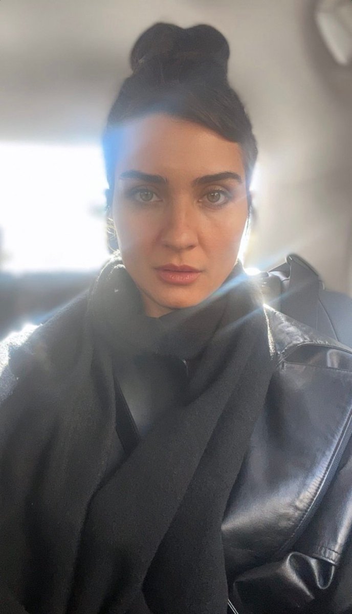 eskisevenmurati's tweet photo. 🌹
#TubaBüyüküstün https://t.co/mWec2zAcOw