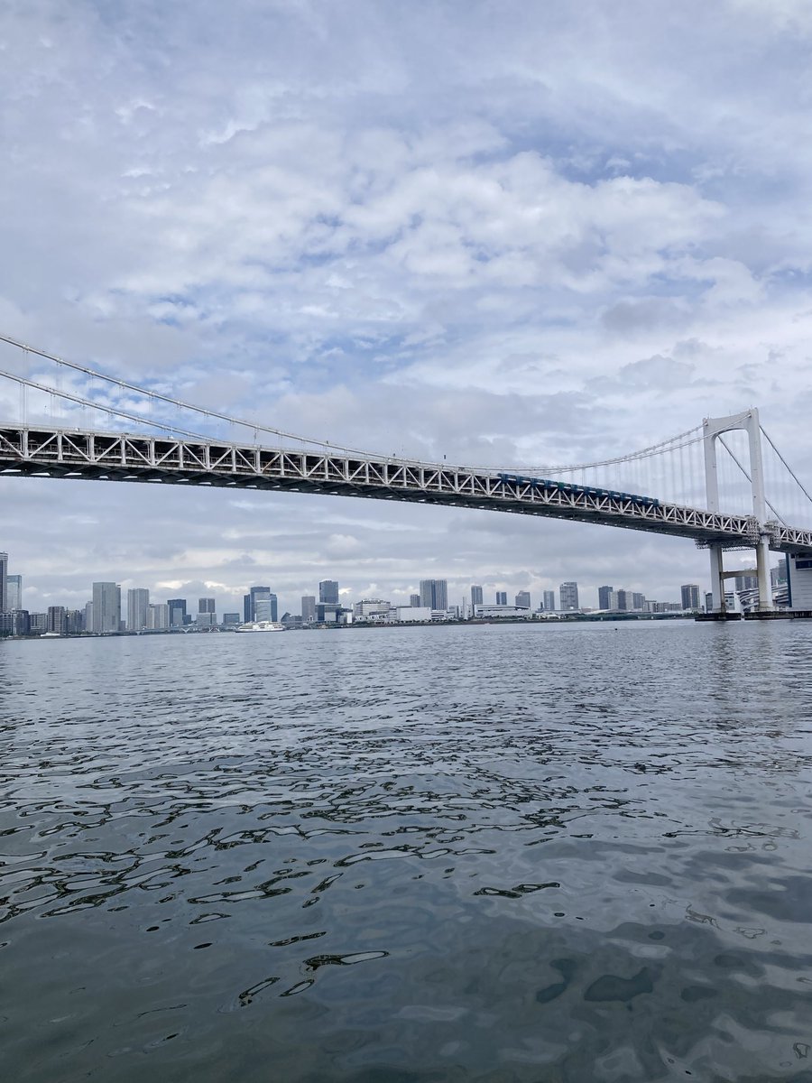 minestroneko's tweet photo. 芝浦から船に乗って、お台場方面をぐるっとめぐってきました。
東京ってビルの街だけじゃなく���水辺の街なんだなあと実感。
海風が気持ちよくて、景色もゆったり流れていて、いい時間でした。
#東京湾　#お台場　#水辺の景色　#東京散歩　#お台場 https://t.co/lOvKfYrXdM