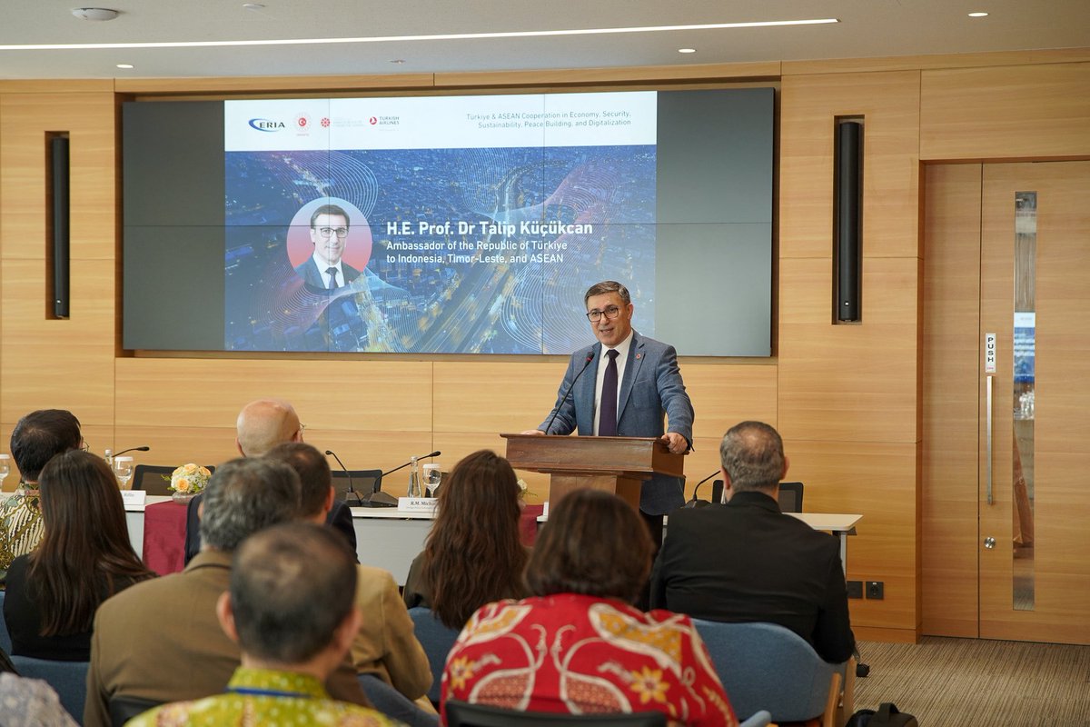 tkucukcan's tweet photo. The “ASEAN and Türkiye Cooperation in Economy, Security, Sustainability, Peace Building, and Digitalization” Conference was held in Jakarta. The Deputy Secretary-General of @ASEAN Satvinder Singh &amp; Tetsuya Watanabe, President of @ERIAorg delivered remarks. https://t.co/427EoYgBhX