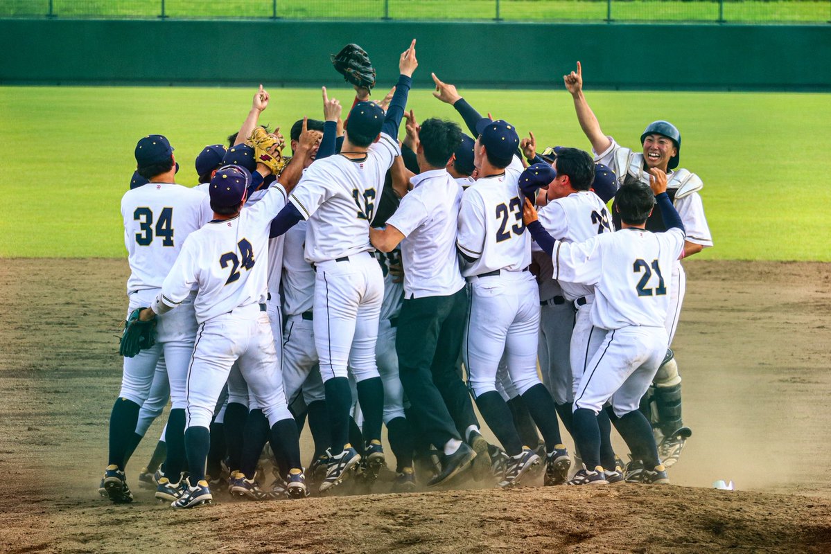knyshkt's tweet photo. 2026年度北東北大学野球新人戦
優勝🏆八戸学院大学
前日の富士大戦と同じくらい激戦を粘って優勝✨️

いつもは監督代行ゆうじさんだけど、今回はけんさんなところも新鮮で尚更おめでたい👏🏻
(糸瀬くんカメラに向かってバンザイ笑) https://t.co/I4dsch12Jp