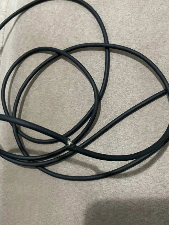 CrazyKaiVT's tweet photo. i have to cancel Streams for the next few days my cat chewed through my new headsets cable... https://t.co/m92QiwG3y6