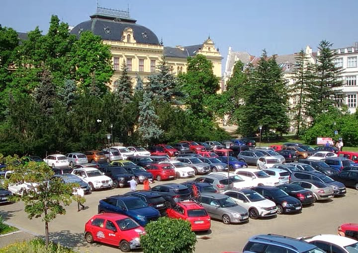 dopravacb's tweet photo. 🅿️ 29.06.2026 08:50 hod. Počet volných parkovacích míst:
❌ parkoviště Senovážné náměstí: 0 volných míst,
✅ parkoviště Mariánské náměstí: 60 volných míst,
✅ parkoviště Jírovcova: 149 volných míst,
✅ parkovací dům Stromovka: 217 volných míst. https://t.co/UZRwCeSKiQ