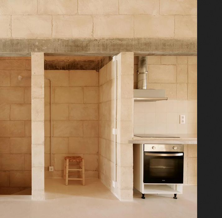 mario_jsg's tweet photo. Que si, que la piedra de marés es bonita y seguro que cumple el CTE. Pero yo lo que veo es una distribución poco práctica, baños sin ventanas, cocina subestandar sin margen de mejora, acabados ásperos, y remates que no son los que se requieren si quieres dejar materiales vistos https://t.co/QGxWTWQKWF