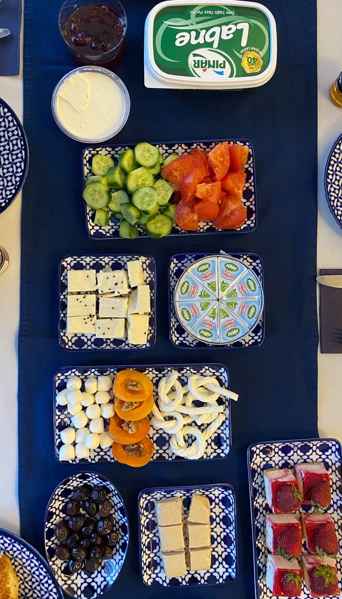 busrevii's tweet photo. evli arkadaşının evinde yapılan kahvaltı🧸 https://t.co/g3Oleqy1Uq