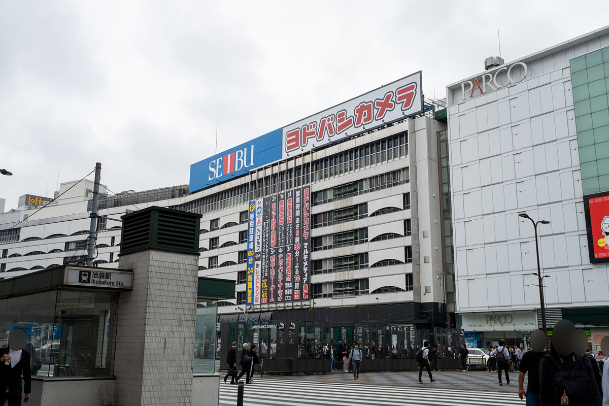 avwatch's tweet photo. 関東最大級、ヨドバシ池袋行ってみた。大画面に囲まれるTV売り場、初のハッセル専用スペース。6月30日開店 https://t.co/9Xryluz0O1 https://t.co/9UYNXvEwzM